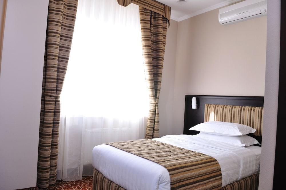 Inn Ozz Astana Exteriör bild