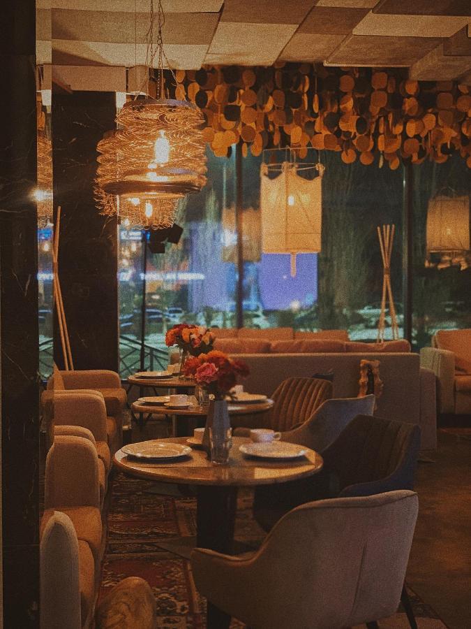Inn Ozz Astana Exteriör bild