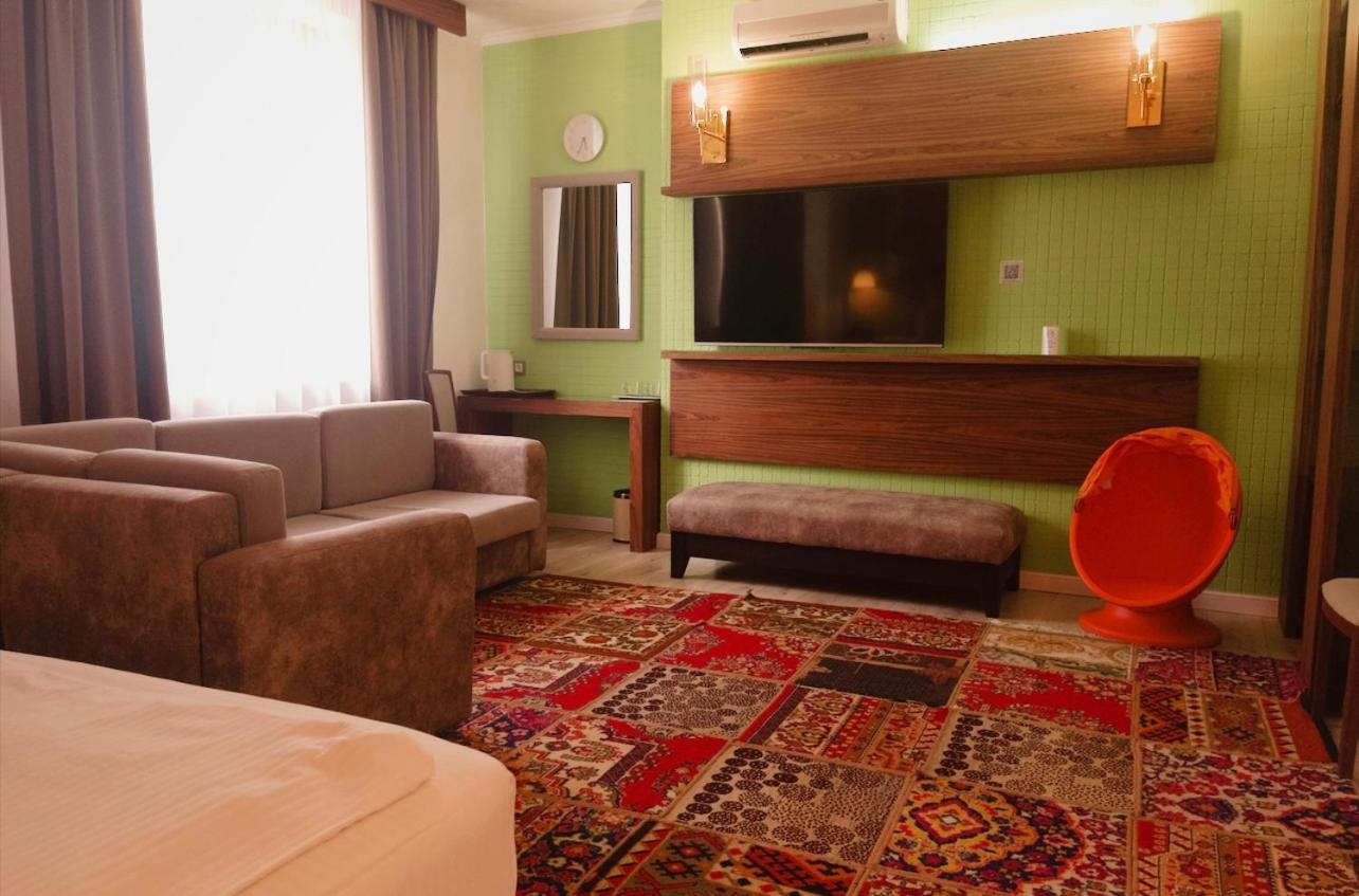 Inn Ozz Astana Exteriör bild