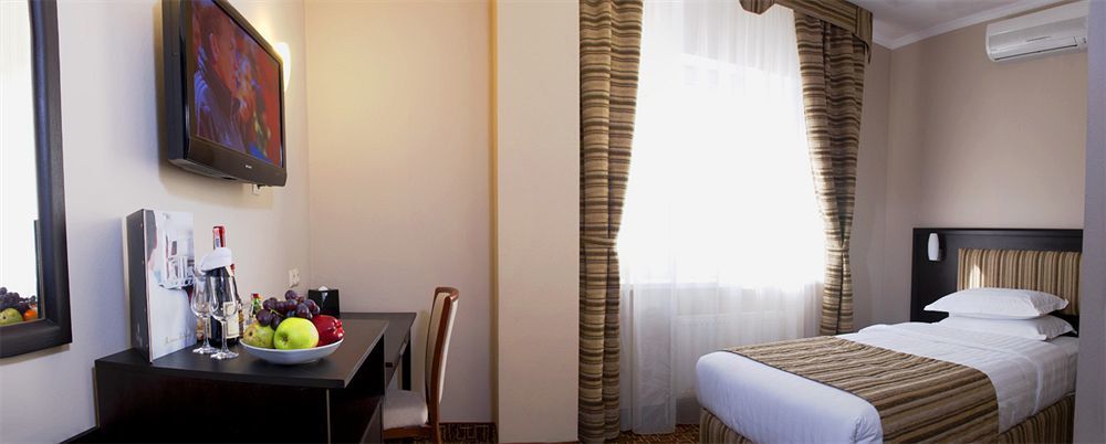 Inn Ozz Astana Exteriör bild
